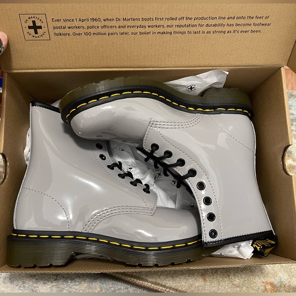 NIB Women’s Size 7 (Euro Size 38) Dr. Martens 1460W 8-eye Combat Boots Zinc Grey - Picture 14 of 15